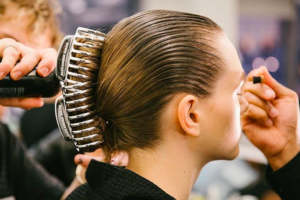 New York Fashion Week Haar-Trend: Das Comeback der Haarklammer!